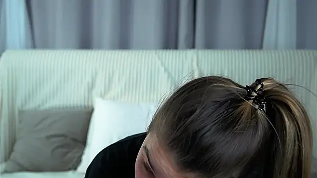 VeronaAppleberry online show from September 2025 12:22:01 PM