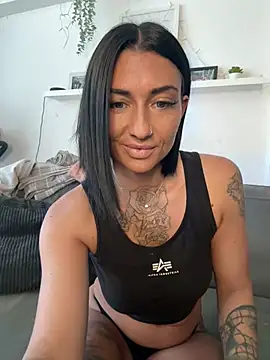 Snapshot of IntiMia chatting on March 2025 08:19:02 AM IntiMia online show from March 2025 08:19:02 AM