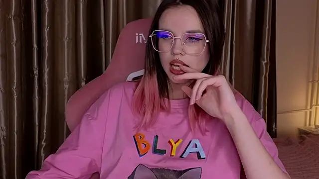 Snapshot of HanaMitsuri chatting on January 2026 07:21:01 PM HanaMitsuri online show from January 2026 07:21:01 PM