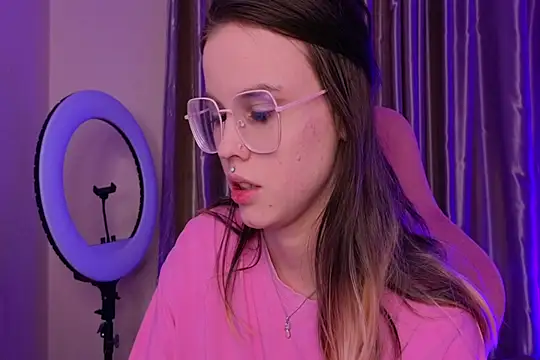 HanaMitsuri online show from April 2026 04:57:02 PM