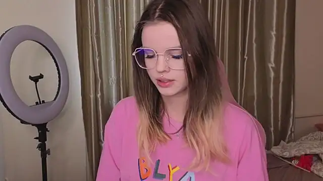 HanaMitsuri online show from April 2026 11:22:02 AM