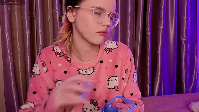 Snapshot of HanaMitsuri chatting on February 2026 05:05:02 AM HanaMitsuri online show from February 2026 05:05:02 AM