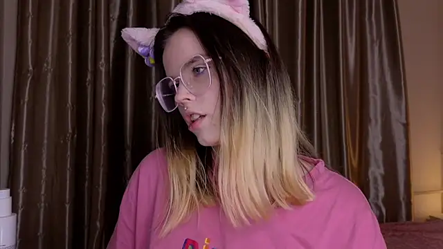 Snapshot of HanaMitsuri chatting on December 2025 03:26:01 PM HanaMitsuri online show from December 2025 03:26:01 PM