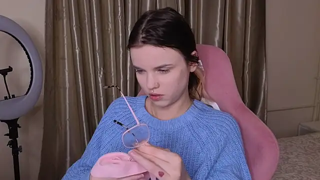 HanaMitsuri online show from April 2026 06:58:01 PM