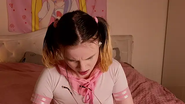 HanaMitsuri online show from November 2025 05:57:02 PM