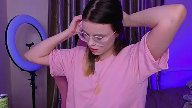 HanaMitsuri online show from April 2026 05:49:02 PM