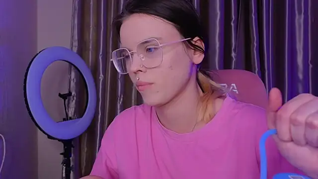 HanaMitsuri online show from April 2026 06:35:02 PM