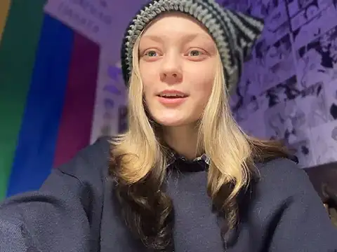 Snapshot of Midnight_Mystery chatting on January 2025 08:37:02 PM Midnight Mystery online show from January 2025 08:37:02 PM