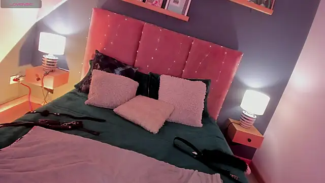 delilah fix online show from November 2025 01:05:02 AM