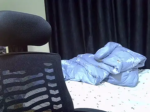 Horny-slut  online show from September 2025 04:18:01 AM