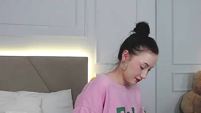 LeilaLow online show from February 2025 11:17:01 AM