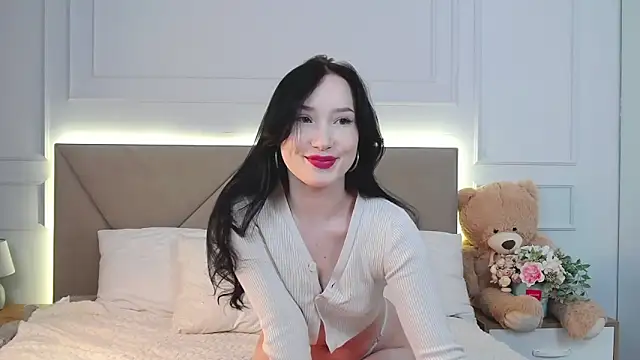 LeilaLow online show from March 2025 12:45:01 PM