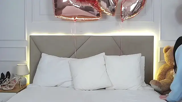 LeilaLow online show from February 2025 12:04:02 PM