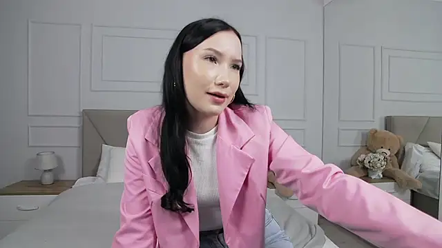 LeilaLow online show from September 2025 11:44:02 AM