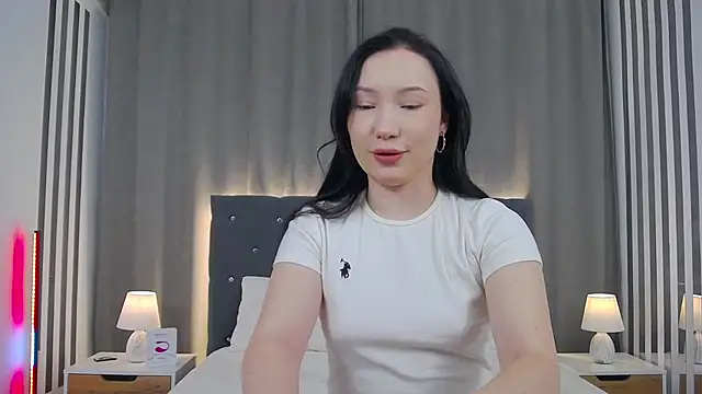 LeilaLow online show from January 2026 12:12:02 PM