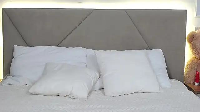 LeilaLow online show from March 2025 12:06:01 PM