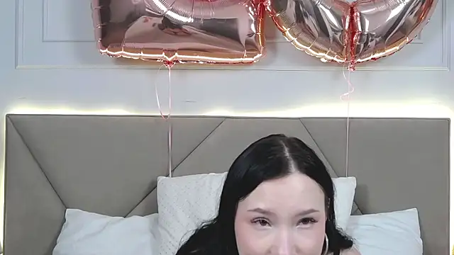 LeilaLow online show from February 2025 03:20:02 PM