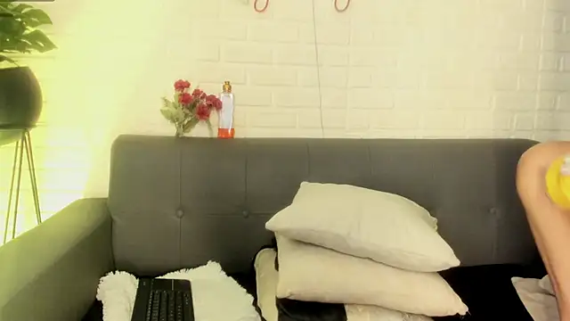 karina gomez 18 online show from October 2025 11:22:02 AM