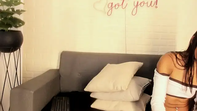 Snapshot of karina_gomez_18 chatting on December 2025 11:32:01 AM karina gomez 18 online show from December 2025 11:32:01 AM