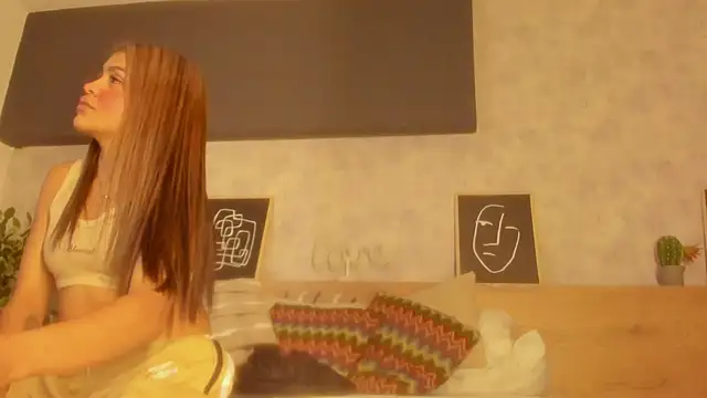 Snapshot of karina_gomez_18 chatting on February 2026 11:43:02 AM karina gomez 18 online show from February 2026 11:43:02 AM