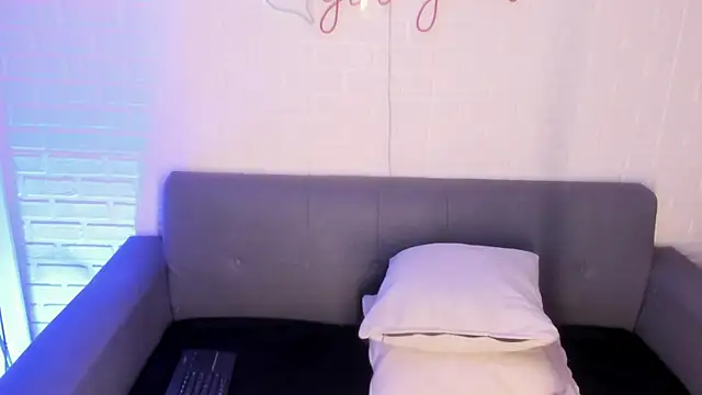 karina gomez 18 online show from November 2025 11:32:02 AM