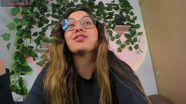 Snapshot of nataliepeterson chatting on February 2025 07:11:01 AM nataliepeterson online show from February 2025 07:11:01 AM