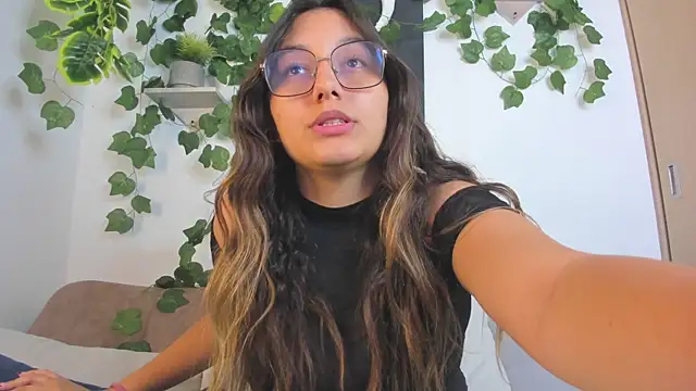Snapshot of nataliepeterson chatting on September 2025 06:02:02 AM nataliepeterson online show from September 2025 06:02:02 AM