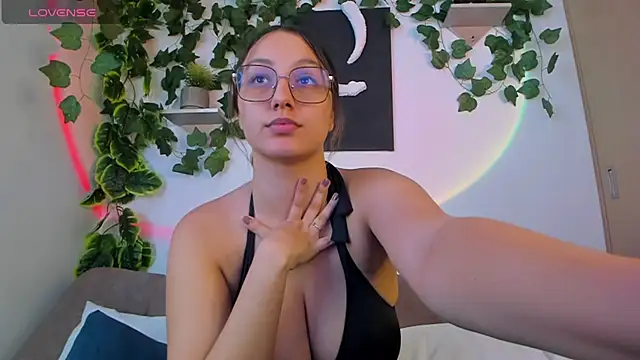 Snapshot of nataliepeterson chatting on March 2025 08:09:02 PM nataliepeterson online show from March 2025 08:09:02 PM