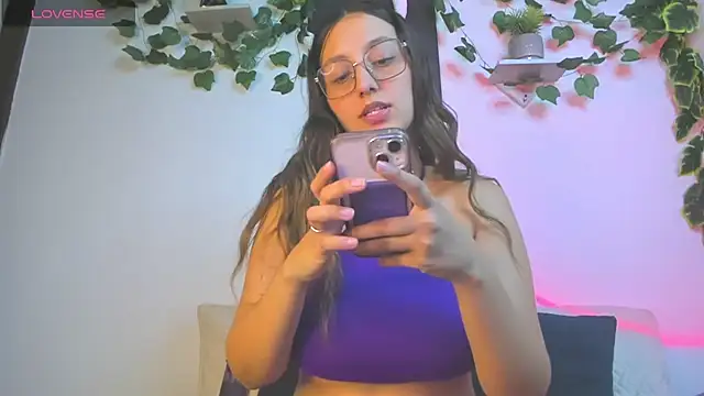 Snapshot of nataliepeterson chatting on February 2025 06:35:01 AM nataliepeterson online show from February 2025 06:35:01 AM