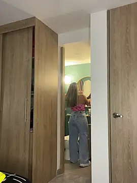 Snapshot of Issabela_G1 chatting on January 2025 01:32:01 AM Issabela G1 online show from January 2025 01:32:01 AM