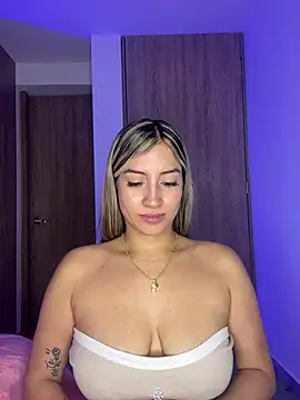 Snapshot of Issabela_G1 chatting on March 2025 02:04:02 AM Issabela G1 online show from March 2025 02:04:02 AM