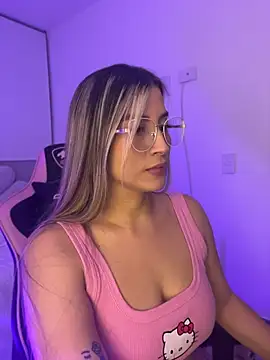Snapshot of Issabela_G1 chatting on July 2026 04:30:01 AM Issabela G1 online show from July 2026 04:30:01 AM