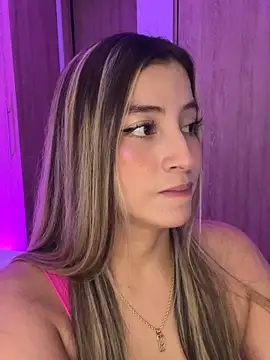 Issabela G1 online show from February 2026 03:49:01 AM