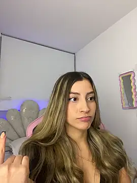 Issabela G1 online show from February 2026 11:38:01 PM