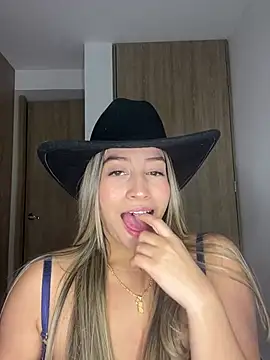 Snapshot of Issabela_G1 chatting on March 2025 03:52:02 AM Issabela G1 online show from March 2025 03:52:02 AM