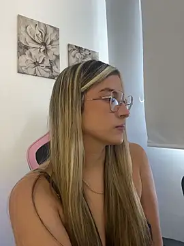 Issabela G1 online show from April 2026 06:08:02 PM