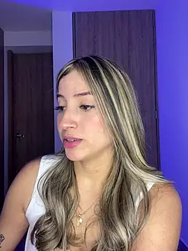 Snapshot of Issabela_G1 chatting on March 2025 04:24:01 AM Issabela G1 online show from March 2025 04:24:01 AM