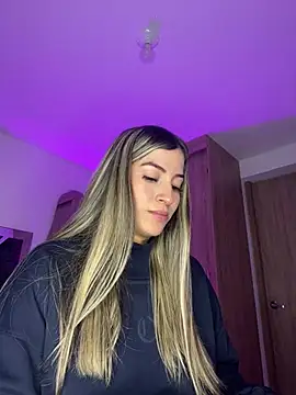 Snapshot of Issabela_G1 chatting on February 2025 03:01:02 AM Issabela G1 online show from February 2025 03:01:02 AM