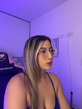 Snapshot of Issabela_G1 chatting on July 2026 05:31:01 AM Issabela G1 online show from July 2026 05:31:01 AM