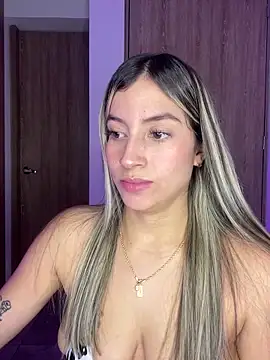 Snapshot of Issabela_G1 chatting on January 2025 01:54:01 AM Issabela G1 online show from January 2025 01:54:01 AM