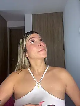 Snapshot of Issabela_G1 chatting on February 2025 03:23:02 AM Issabela G1 online show from February 2025 03:23:02 AM