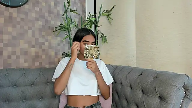 Snapshot of julieta_aguilar1 chatting on September 2025 08:05:02 PM julieta aguilar1 online show from September 2025 08:05:02 PM