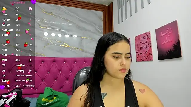 Snapshot of Helen_russo chatting on May 2026 06:23:01 PM Helen russo online show from May 2026 06:23:01 PM