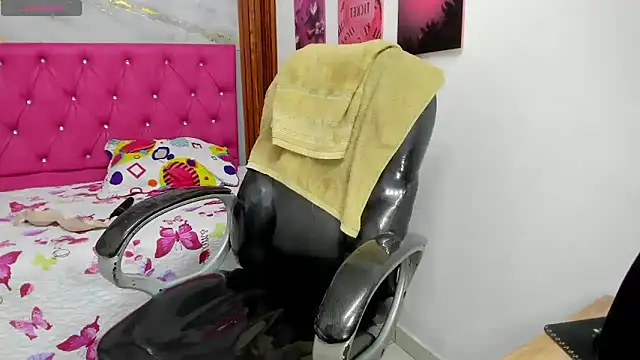 Snapshot of Helen_russo chatting on April 2026 07:07:01 PM Helen russo online show from April 2026 07:07:01 PM