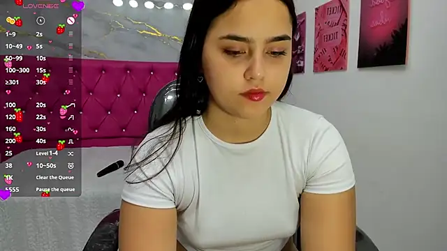 Snapshot of Helen_russo chatting on April 2026 06:09:02 PM Helen russo online show from April 2026 06:09:02 PM