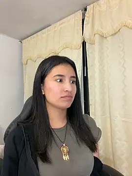 Snapshot of paulinamoons1 chatting on May 2026 06:32:01 AM paulinamoons1 online show from May 2026 06:32:01 AM