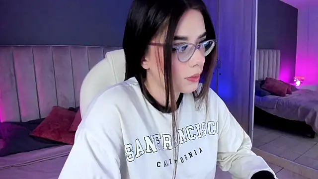 Charlotte Olsen  online show from December 2024 07:17:01 PM