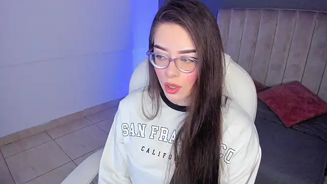 Charlotte Olsen  online show from February 2025 12:43:02 PM