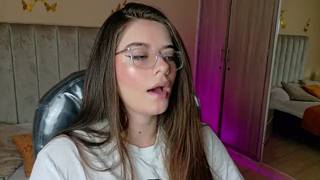 Snapshot of Charlotte_Olsen_ chatting on June 2026 07:34:02 PM Charlotte Olsen online show from June 2026 07:34:02 PM