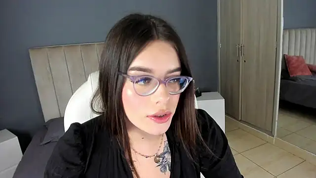 Charlotte Olsen  online show from December 2024 07:33:01 PM
